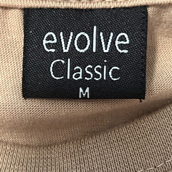 Dubai Cute Unisex Short Sleeve T-Shirt. Medium. Brown. - Picture 4 of 6